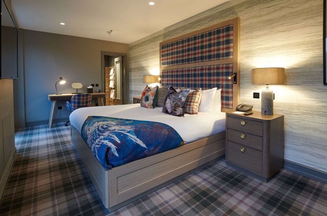 Contemporary Suite – King Bed KC 