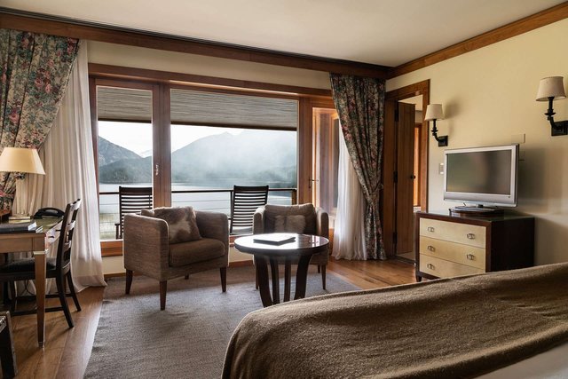 Deluxe Moreno Lake Suite