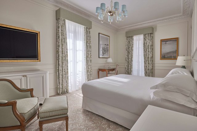 King/Twin Deluxe Room
