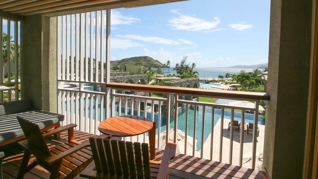 1 킹 베드 스위트 풀뷰