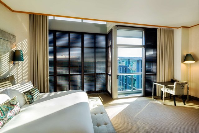 Luxury Atrium View Room