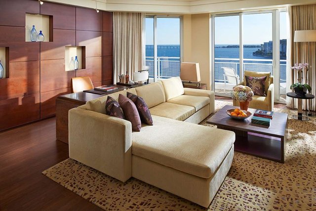 Premier Bay View Suite 