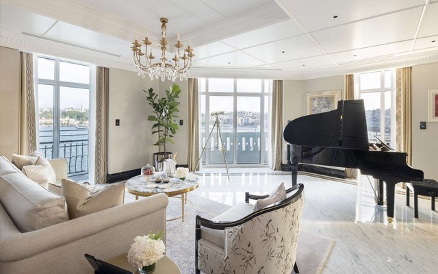 The Peninsula Suite