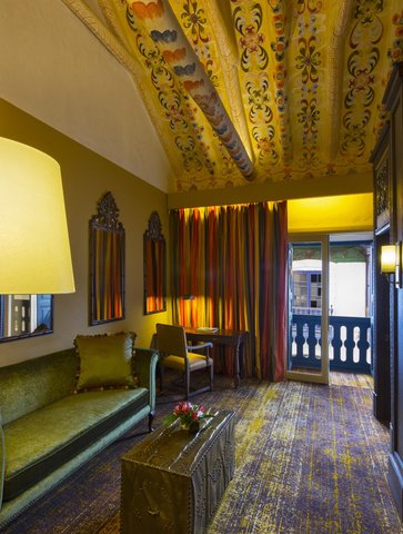 Senior Suites