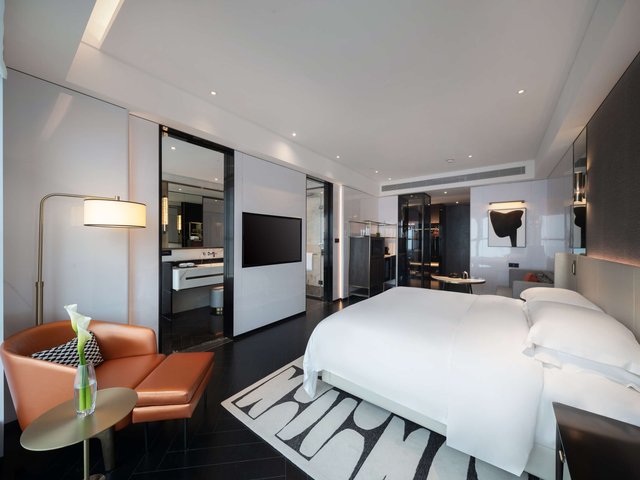 Club Access Deluxe Room - 1 King