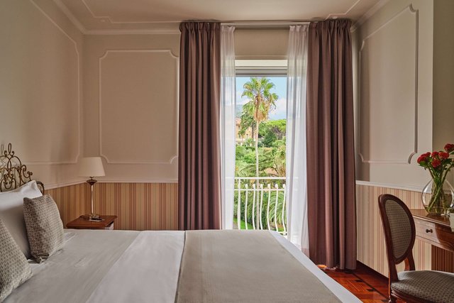 Premium Suite Park View With Balcony