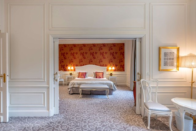 Suite - City or Courtyard View