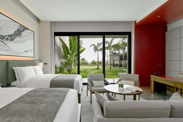 Gardenfront Room