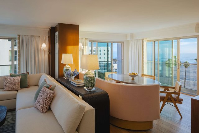 Oceanfront Corner One-Bedroom King Suite