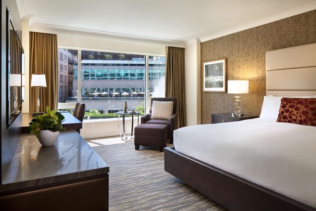 Fairmont City View Room