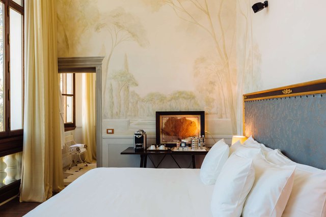 DELUXE ROOM DOME VIEW