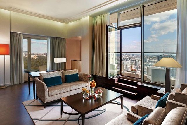 King Grand Tower Suite