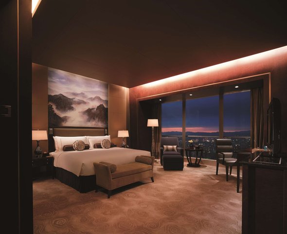 Governor / Ambassador Suite