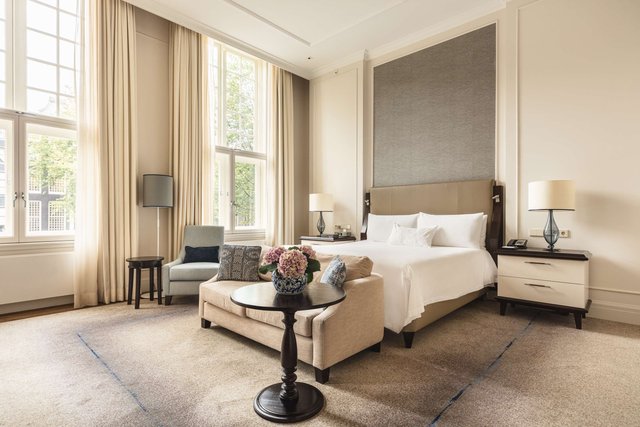 King Junior Suite with Canal View