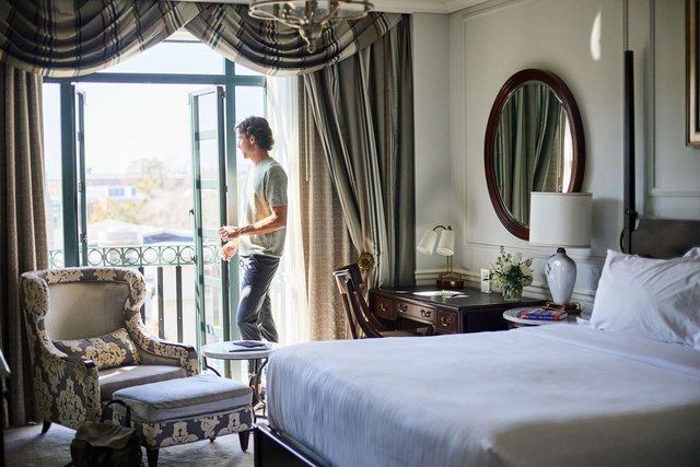 Premier King Balcony