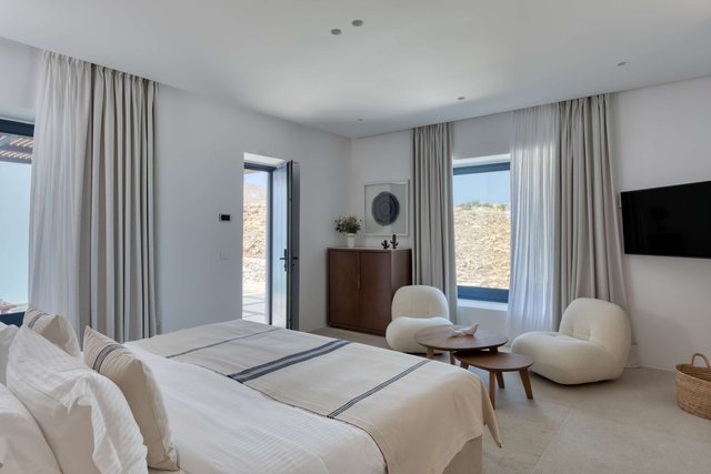 ​Deluxe Pool Suite 