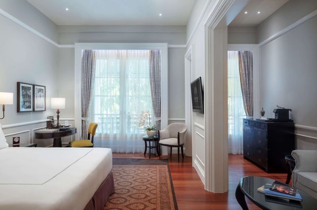 Colonial Suites