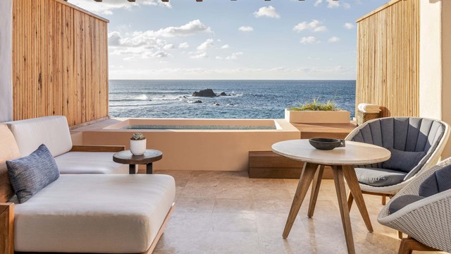 오션프론트 플런지 풀 카시타