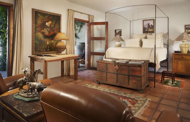 Queen Poolside Suite