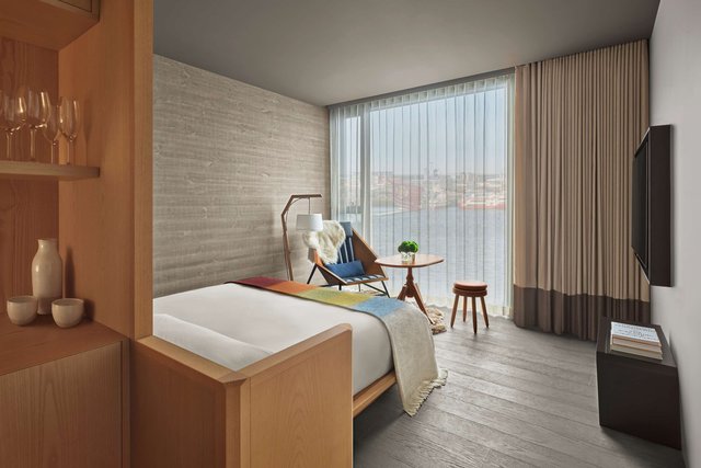 DELUXE ROOMS