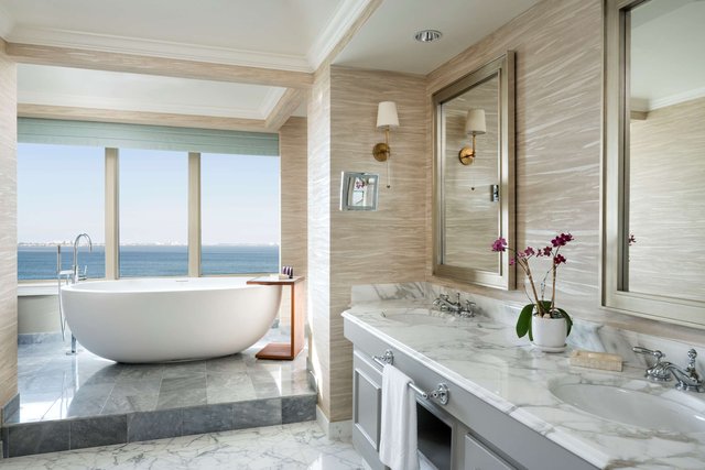 The Ritz-Carlton Suite
