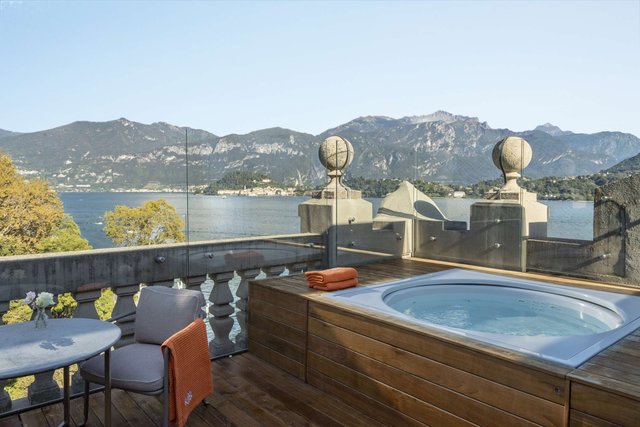 Rooftop Corner Suite