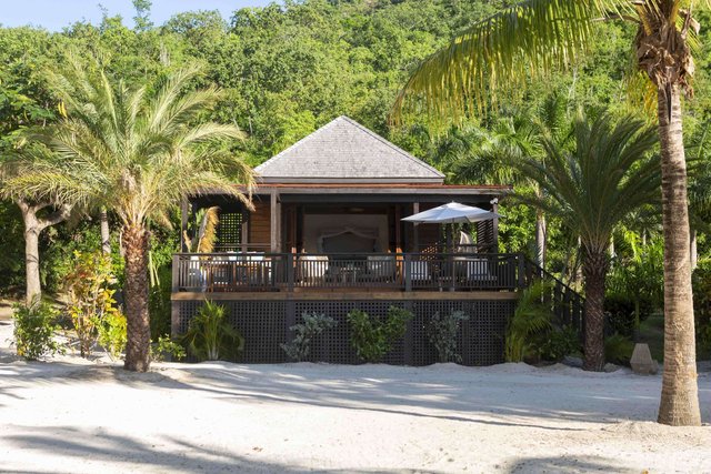 Beachfront Villa Suites (1,301 sq ft)