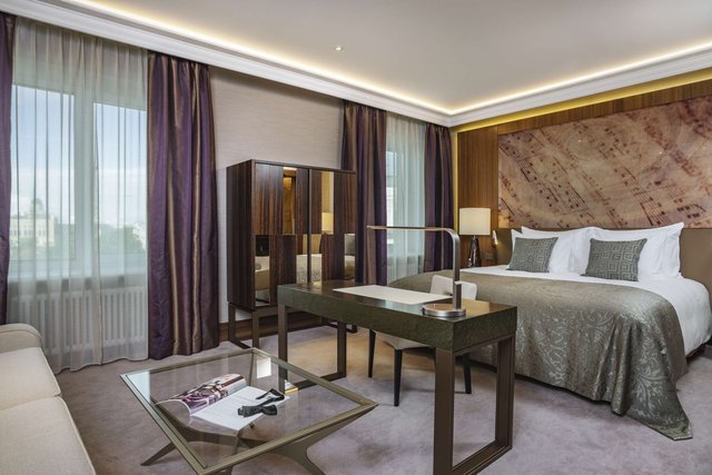 Opera Deluxe Room