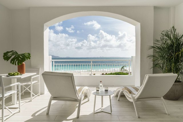 Oceanfront King Junior Suite Merrywing