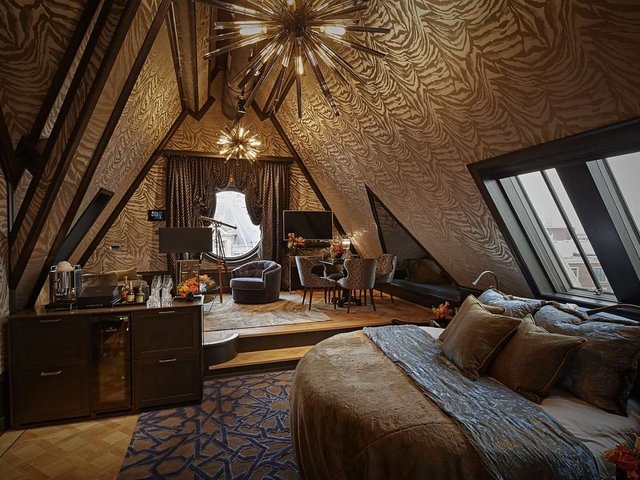 Rooftop Stage Suite