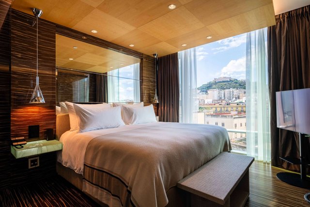 Deluxe Suite Castle View