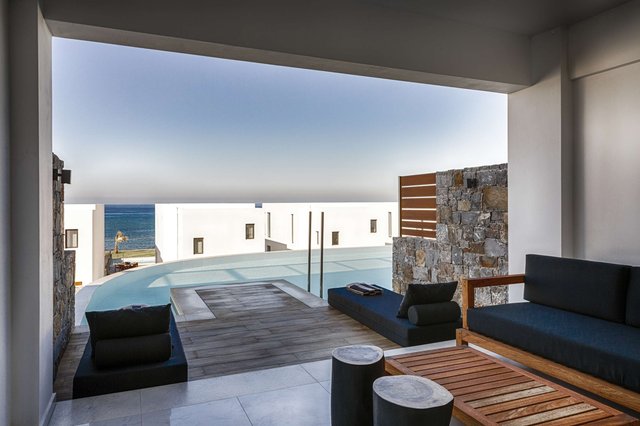 Luxury Guestroom  with Sharing Pool