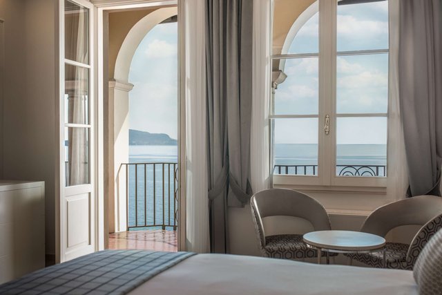 Deluxe Lake View