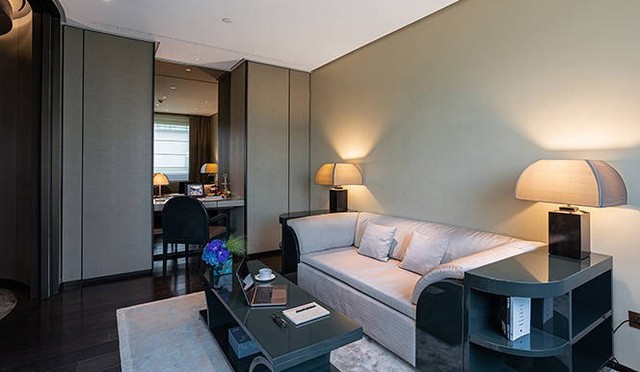 아르마니 프레스티지 주니어 스위트