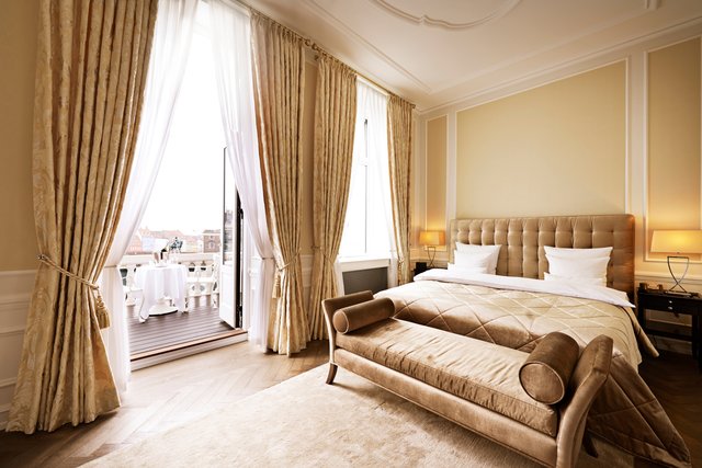 Deluxe One Bedroom Suite 