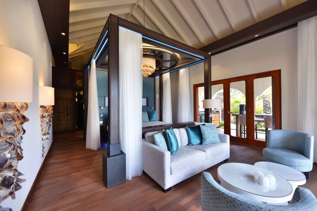 Beachfront Pool Suites
