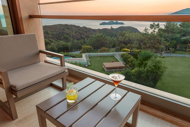 Executive Partial Sea View Suite