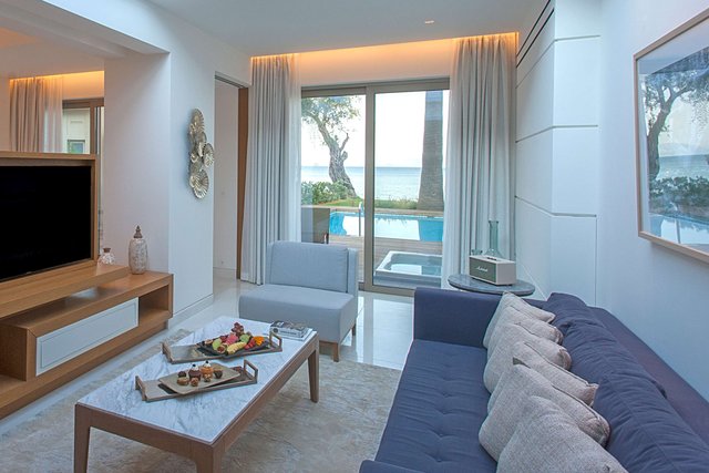 Pavilion Suite Sea View, Jacuzzi & Pool 