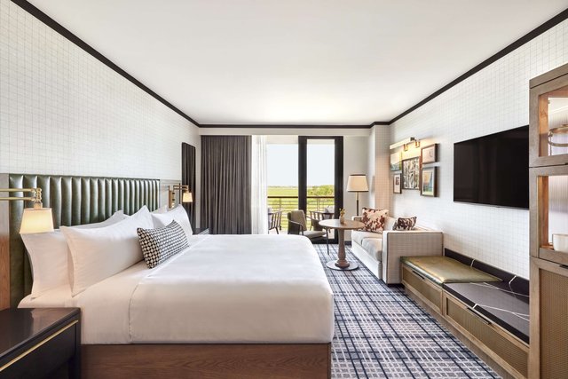 Deluxe Guest Room w/Balcony