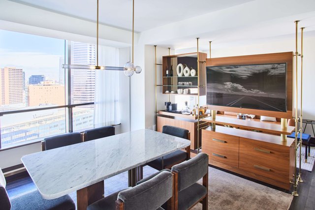 1 King Bed Thompson Suite