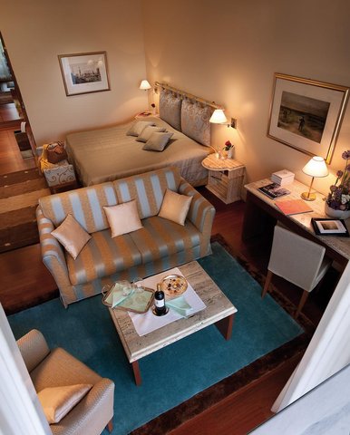 Deluxe One Bedroom Suite