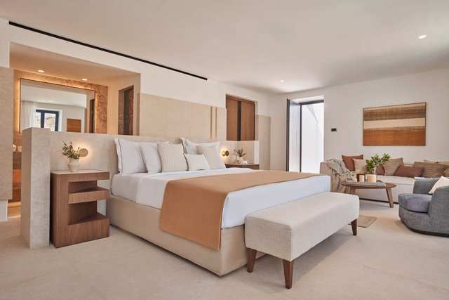 ​Premium Pool Suite