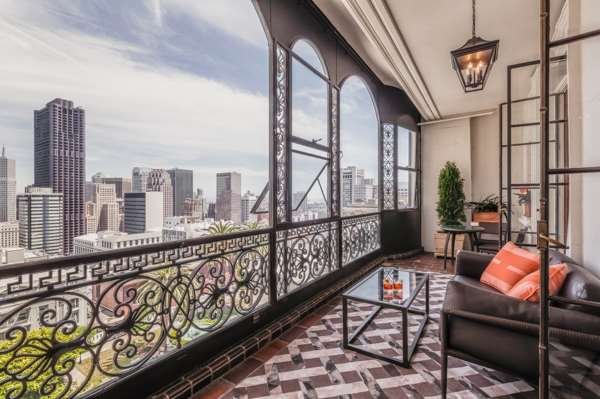 Buckingham Balcony Suite