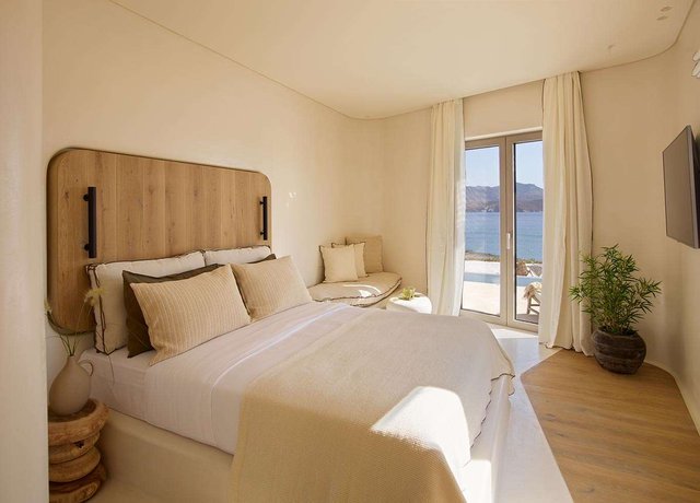 Cabana Sea View Suites