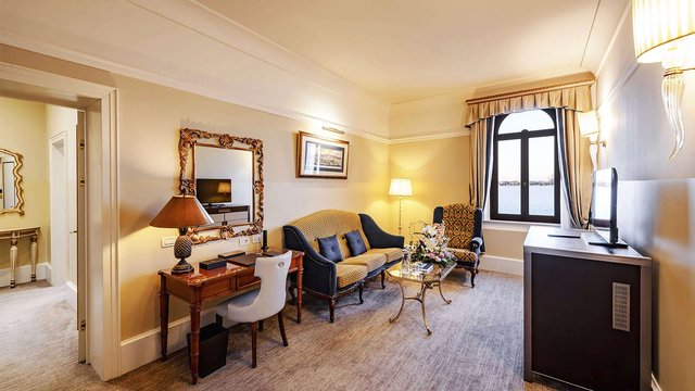 Lagoon Suite