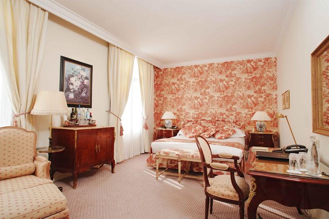 Executive King River View Room