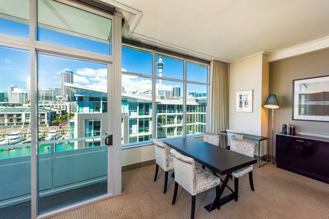 Deluxe Suite with Club Access