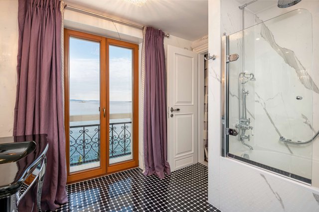 One Bedroom Suite- Suite 202